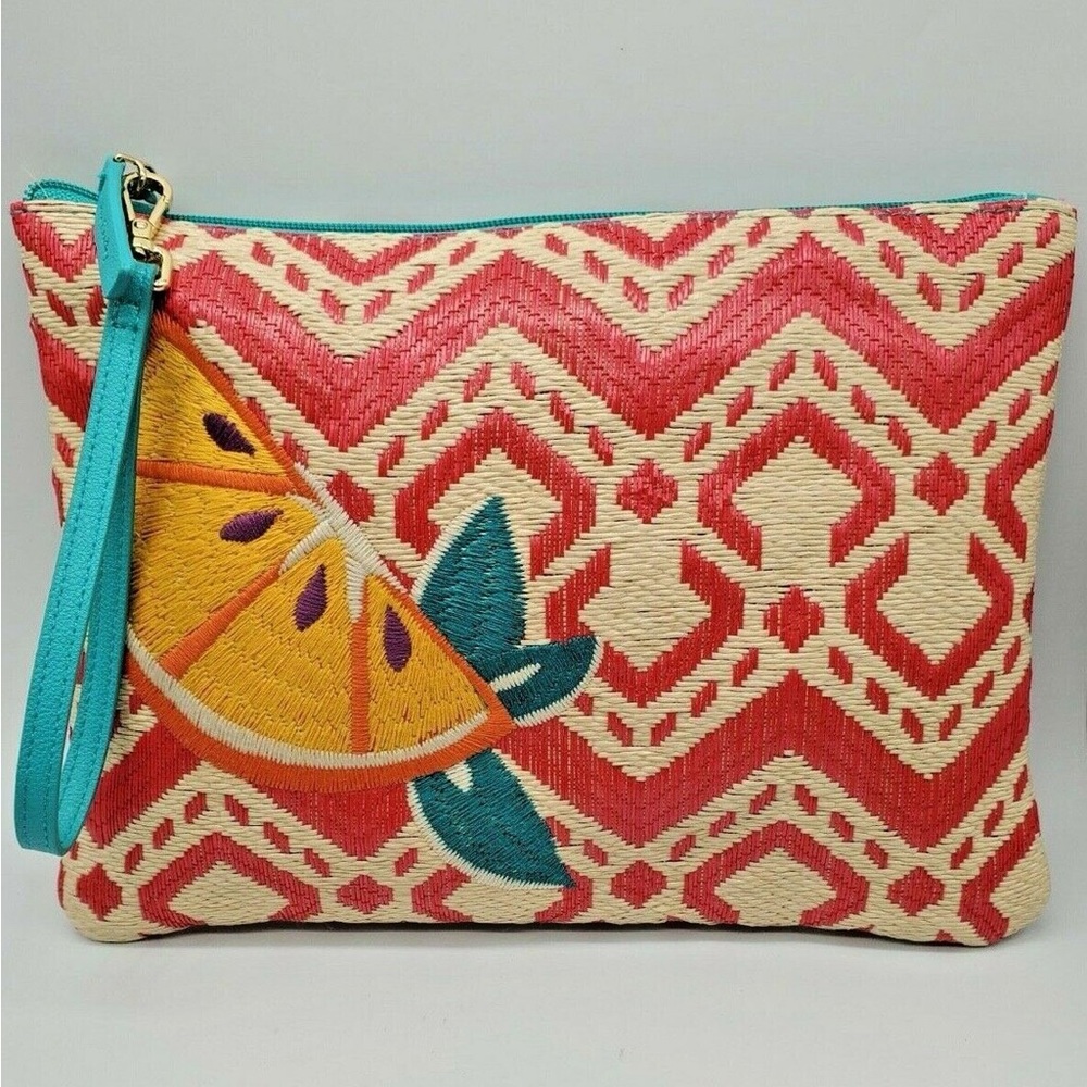 Vera Bradley straw clutch. New w/o tags. Perfect summer vibes!